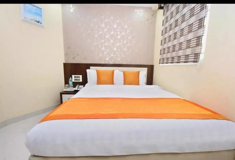 Hotelli Capital O 5381 The Emirates