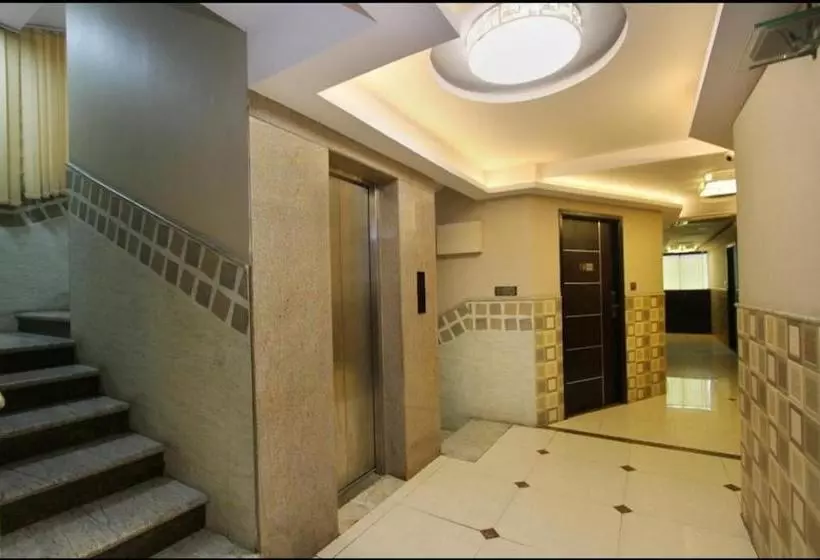Hotelli Capital O 5381 The Emirates