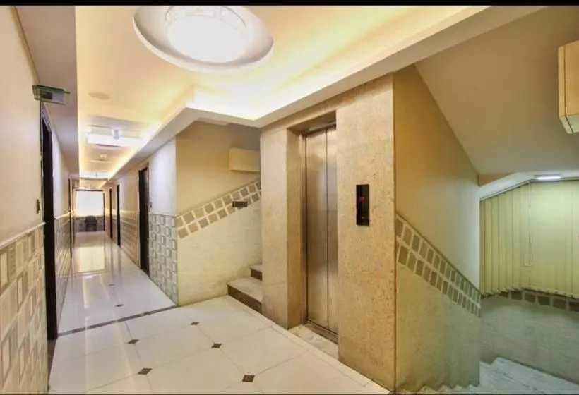 Hotelli Capital O 5381 The Emirates