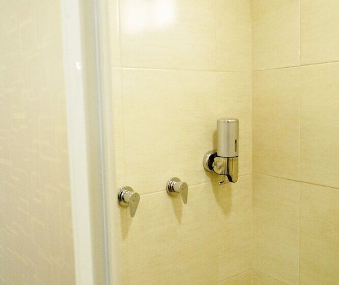 فندق Royal Madero Inn