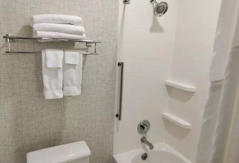 Отель Holiday Inn Express Newberg Wine Country, An Ihg