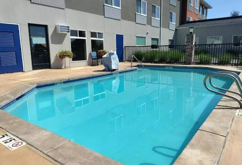 Отель Holiday Inn Express Newberg Wine Country, An Ihg