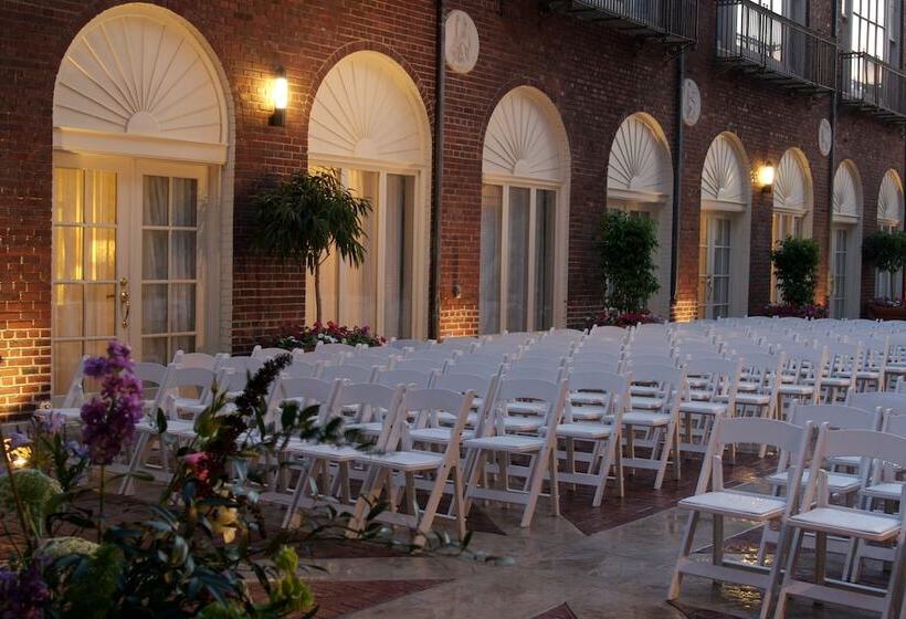 Magnolia Hotel Omaha