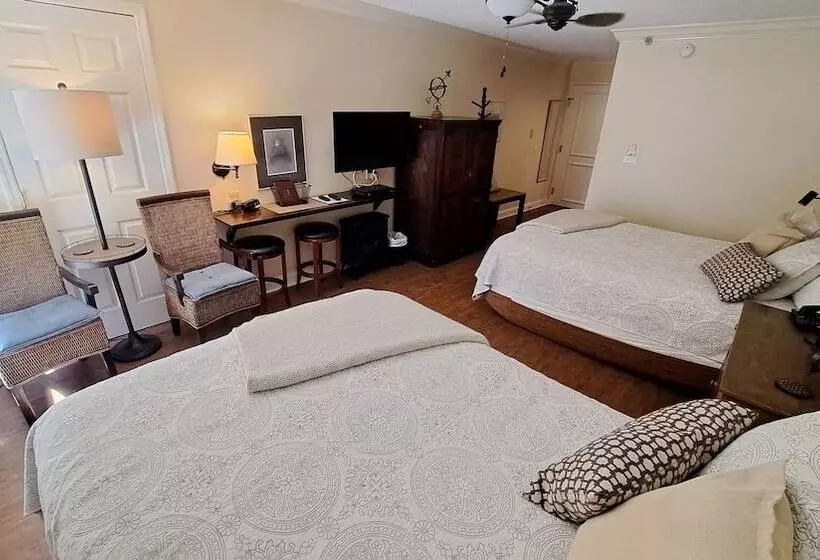 هتل Saint Simons Inn By The Lighthouse