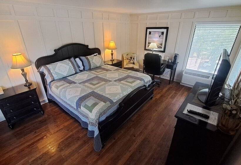 Hotel Saint Simons Inn By The Lighthouse