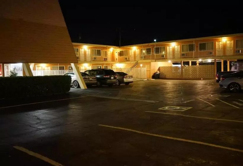 ホテル Shasta Lodge