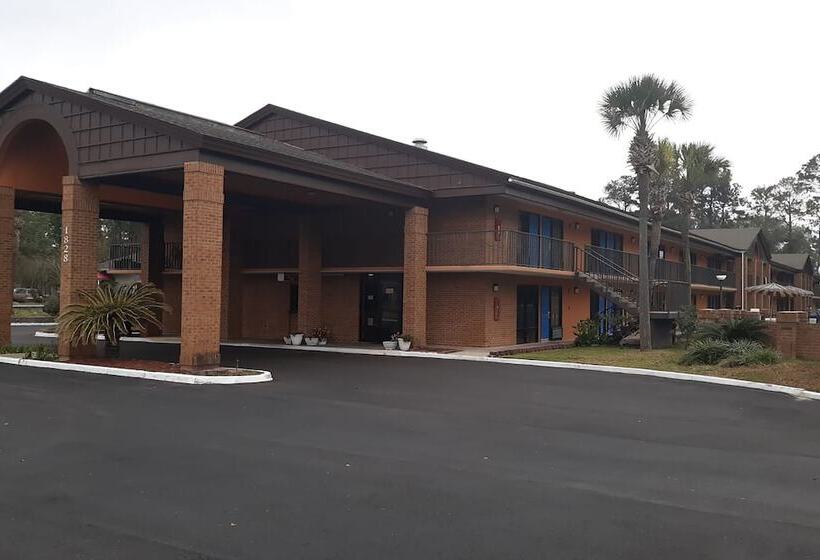 هتل Super Value Inn