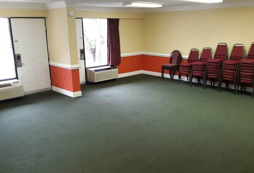 هتل Super Value Inn