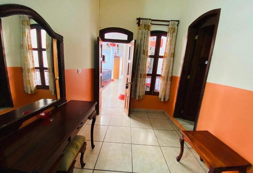 فندق Real De Cortés