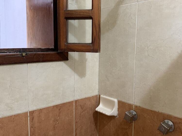 فندق Real De Cortés