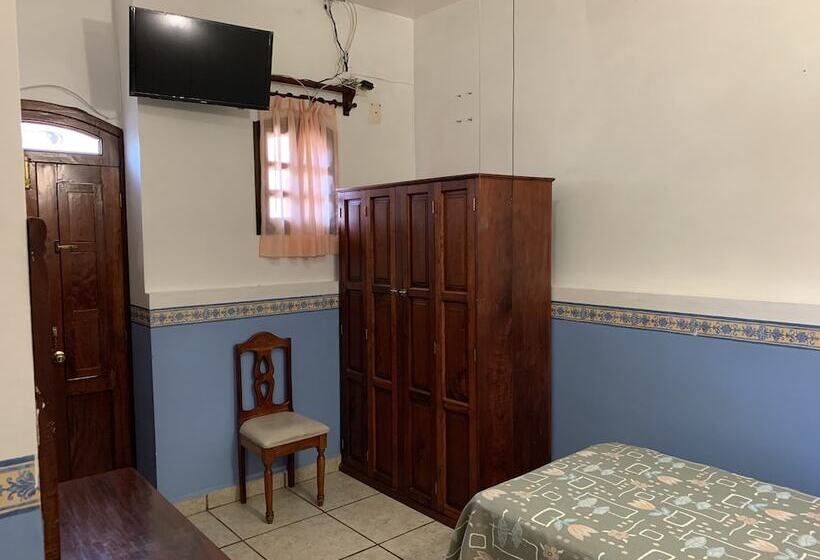 فندق Real De Cortés