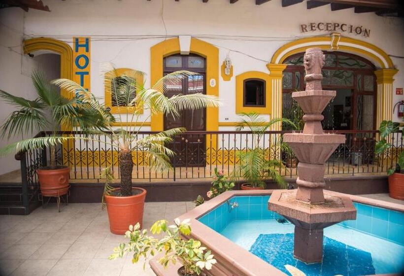 فندق Real De Cortés