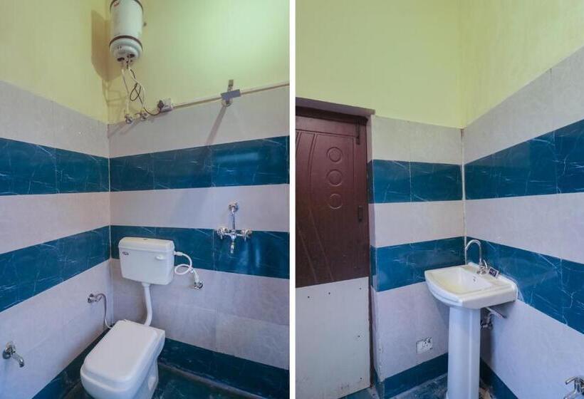 Отель Spot On The Greenwoods Retreat