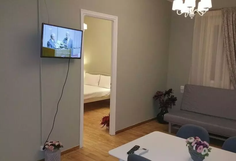 Feanis House