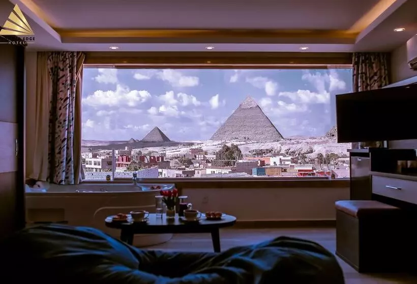Pyramid Edge Hotel & Exclusive Pyramids View Rooftop