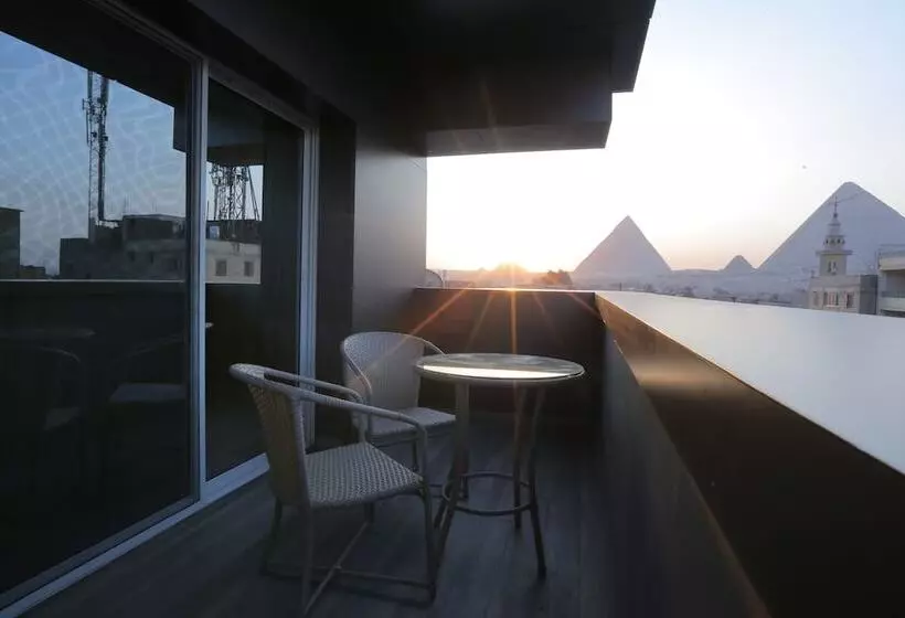 Pyramid Edge Hotel & Exclusive Pyramids View Rooftop