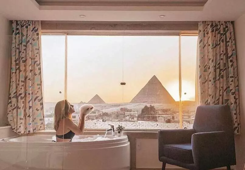 Pyramid Edge Hotel & Exclusive Pyramids View Rooftop