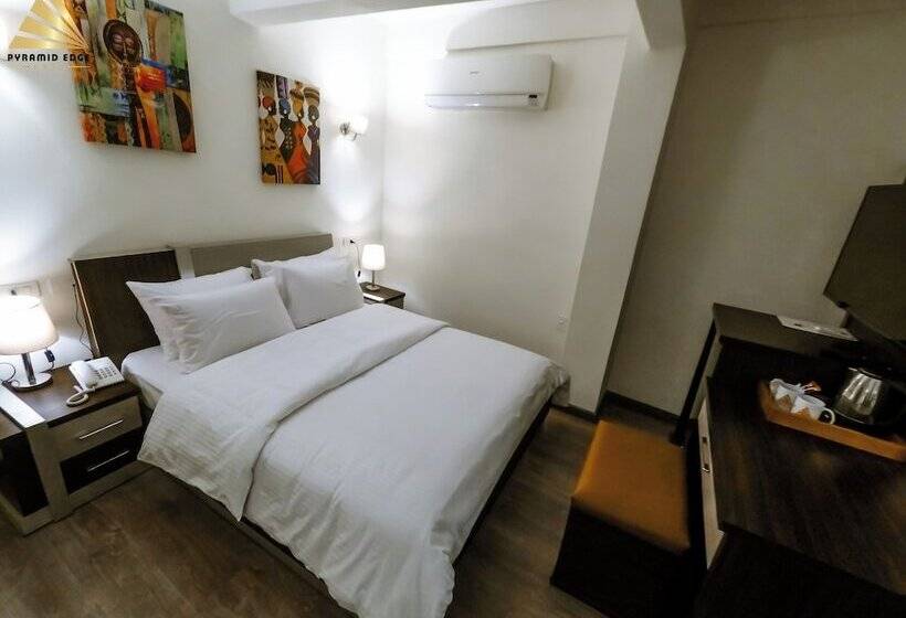 Pyramid Edge Hotel & Exclusive Pyramids View Rooftop