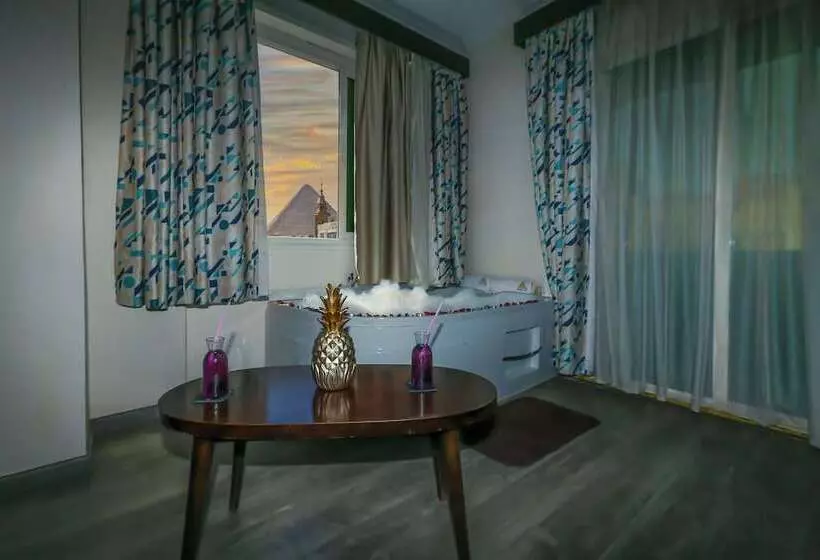 Pyramid Edge Hotel & Exclusive Pyramids View Rooftop