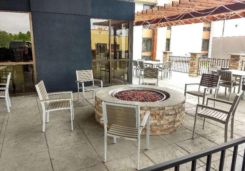 هتل Country Inn & Suites By Radisson, Indianapolis East, In