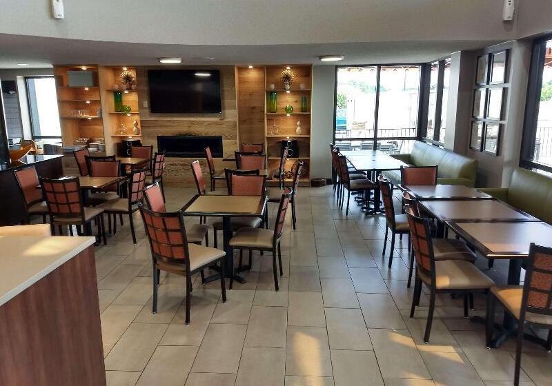 هتل Country Inn & Suites By Radisson, Indianapolis East, In