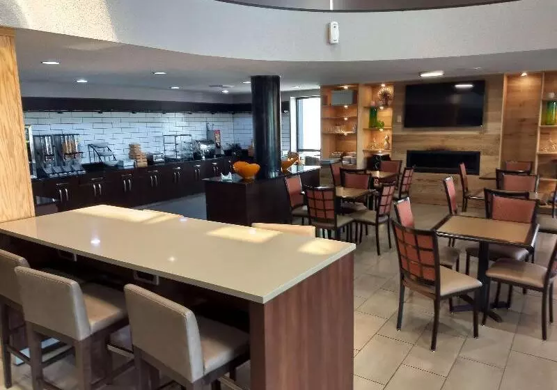 فندق Country Inn & Suites By Radisson, Indianapolis East, In