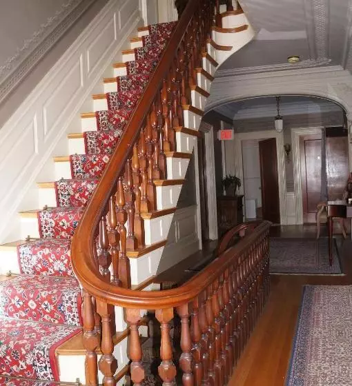 فندق Silver Fountain Inn