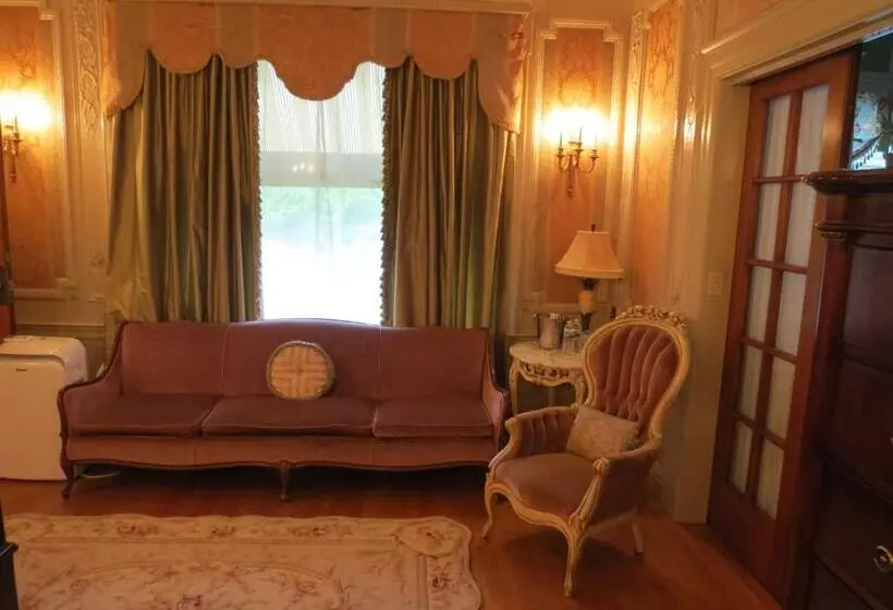 فندق Silver Fountain Inn