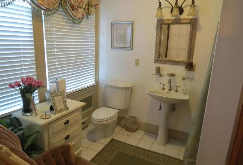 فندق Silver Fountain Inn