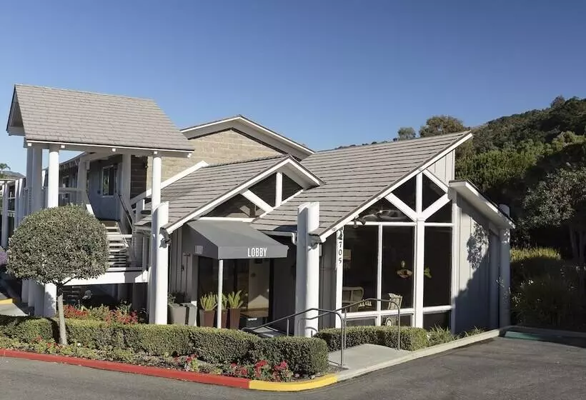 ホテル Spyglass Inn
