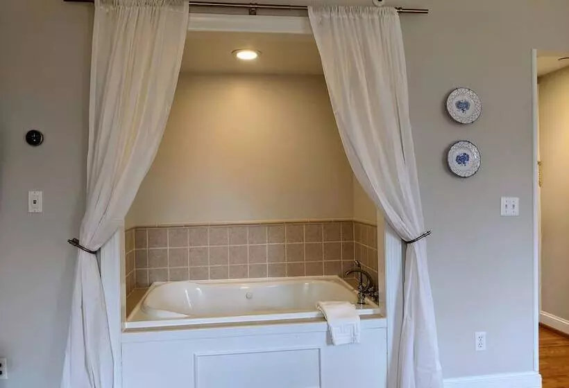 هتل Stanton House Inn