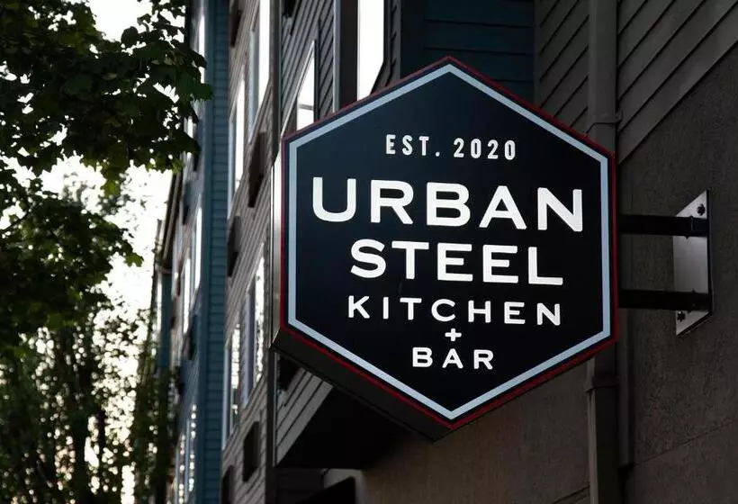 Silver Cloud Hotel   Portland