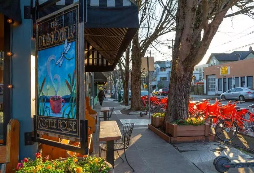 Silver Cloud Hotel   Portland