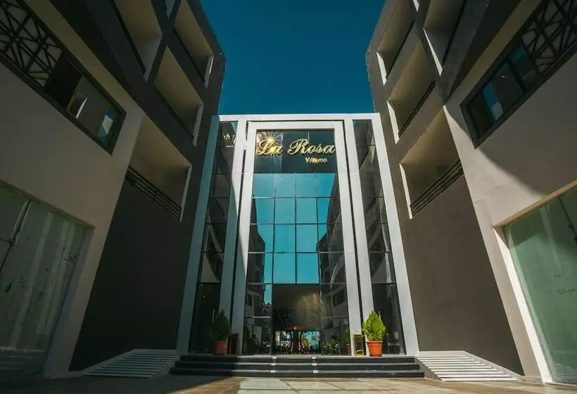 Hotelli La Rosa Waves Beach   Couple & Families Only