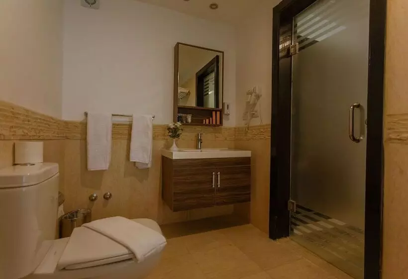 Hotelli La Rosa Waves Beach   Couple & Families Only