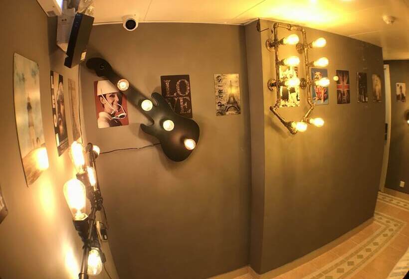 پانسیون The House