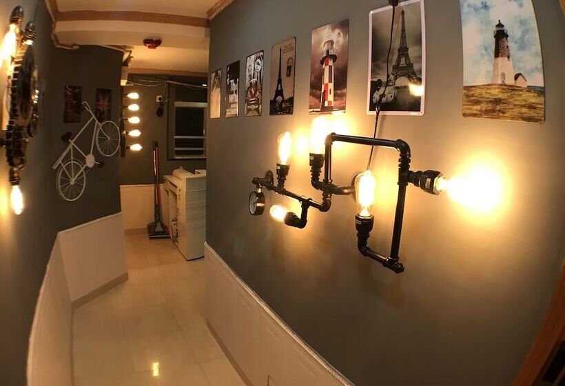 پانسیون The House