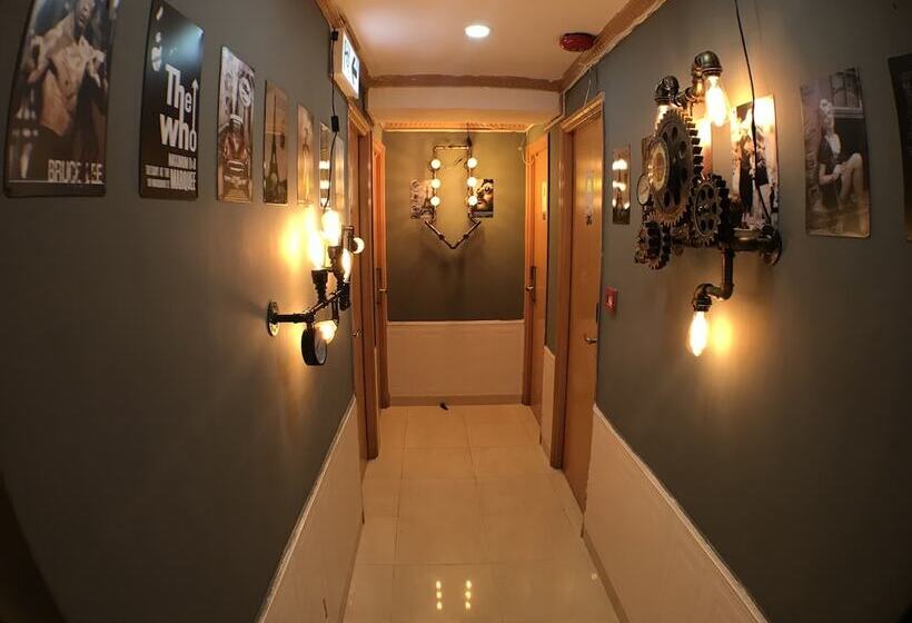 پانسیون The House