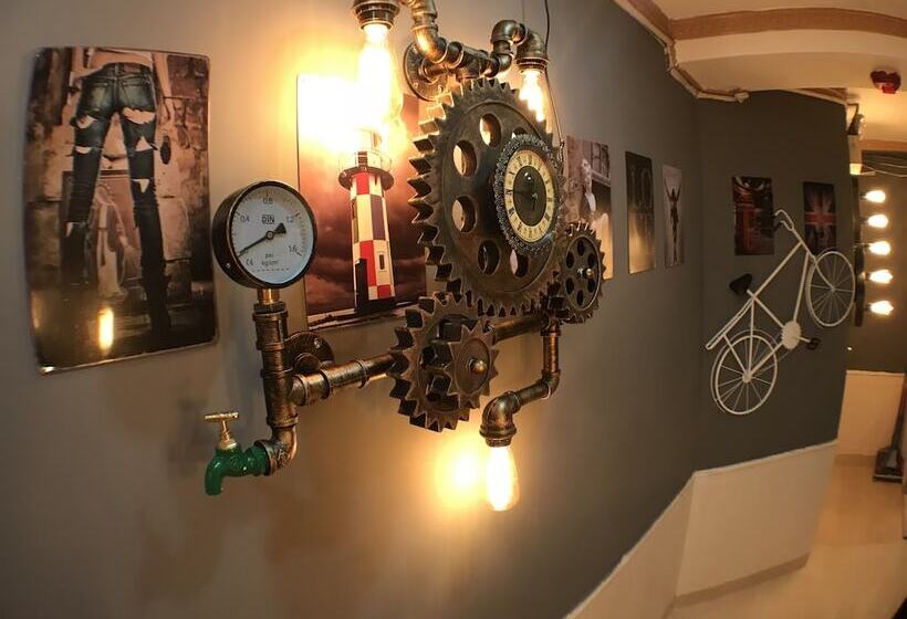 پانسیون The House