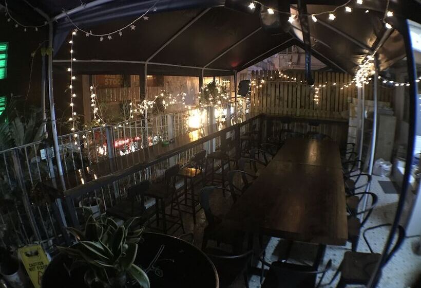 پانسیون The House