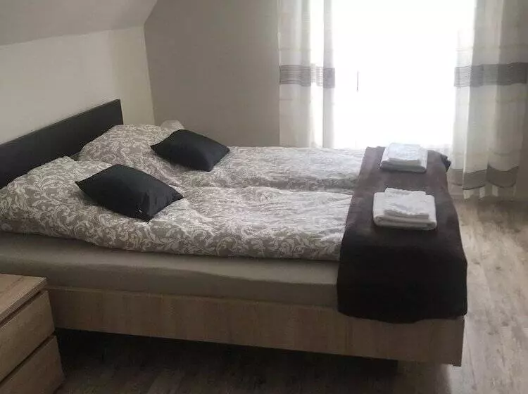F57   Frankó Családi Panzió