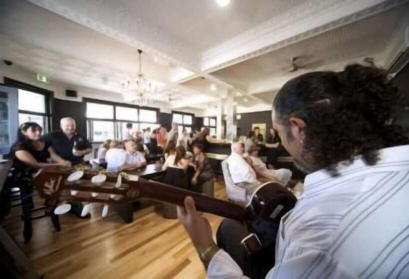 בית מלון כפרי Carrington Place