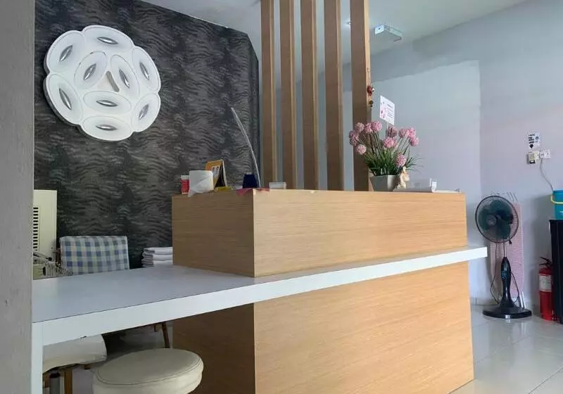 هتل Oyo 89777 Urbanstay Kuantan