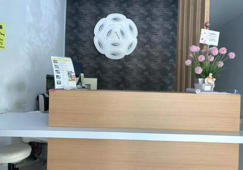 هتل Oyo 89777 Urbanstay Kuantan