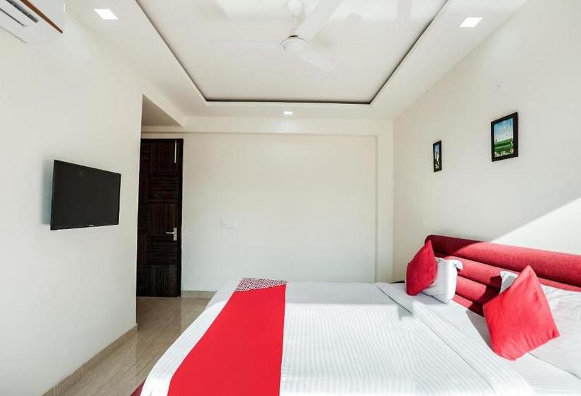 هتل Oyo 65118  Vatika