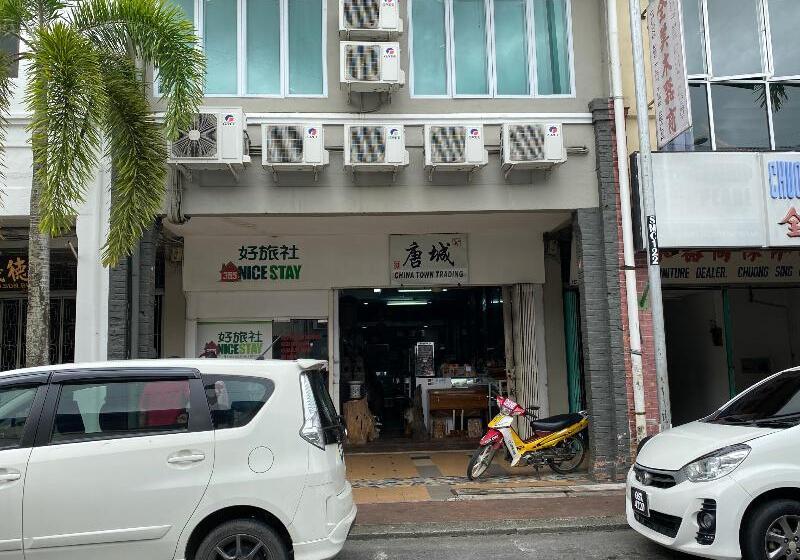 בית מלון כפרי Oyo 89885 Nice Stay Three Six Five Services