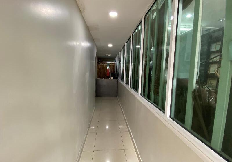 בית מלון כפרי Oyo 89885 Nice Stay Three Six Five Services