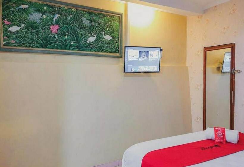 Pensão Reddoorz Plus Near Trans Studio Cibubur 2