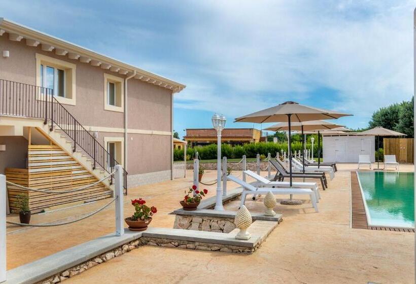 مبيت وإفطار Tramonto Ibleo Resort