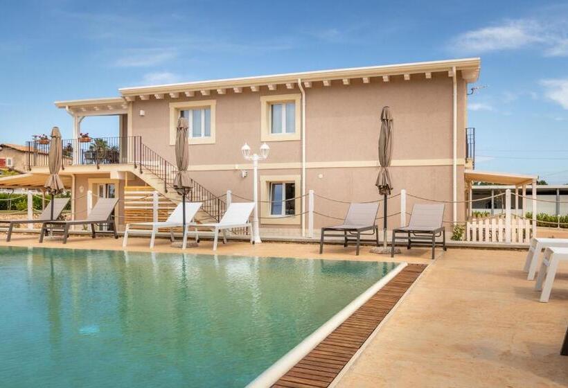 مبيت وإفطار Tramonto Ibleo Resort